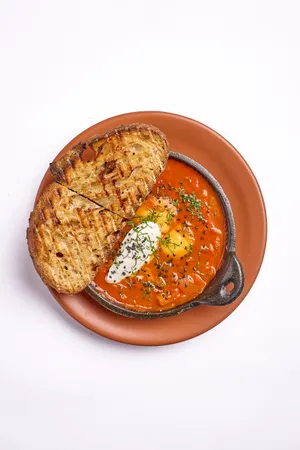 Con una receta originaria de magrebí, el Shakshouka de Higuera ya es Platillo Icónico de Nuevo León