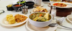 ¿Ya tienes plan este fin de semana? Aquí 7 opciones de restaurantes para visitar en Cola de Caballo. Desde mariscos y tacos, hasta comida regional y parrilladas