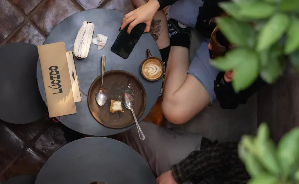 Cafés independientes de NL. 2 cafés con propuestas innovadoras en Barrio Antiguo: Lúcido Café y Monstera The Coffee Bar. Café por la mañana y coctelería por la noche