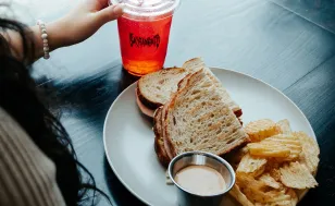 Cafés independientes de NL. Tres cafés en San Jerónimo con actividades culturales: cursos, talleres, películas, exposiciones y hasta 'raves' de noche