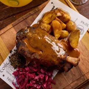 ¿Has probado la comida nórdica? Inmersos en tema Vikingo, estos dos lugares ofrecen chamorro, costillas y pierna de pavo ahumada entre otros