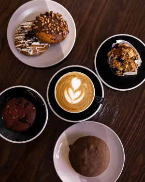 6 razones para visitar Alchemy Coffee Lab, la fusión entre la ciencia y el café