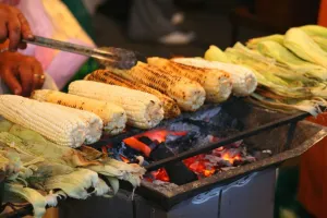 Ruta de mercados. Mercadito Tres Caminos, miércoles por la tarde y el más grande de GPE: antojitos mexicanos, botanas, pan dulce y hasta inflables para niños