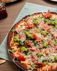 Sí existe la pizza saludable y gluten free. Aquí 3 restaurantes con pizza a base de coliflor para comenzar con la dieta: Tomata, Ommani y Moracuyá