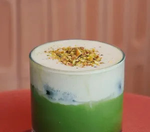 26/02 Día del pistache. Ya es más común encontrar bebidas preparadas con pistache en los cafés de NL. Aquí 5 recomendaciones alrededor de Nuevo León