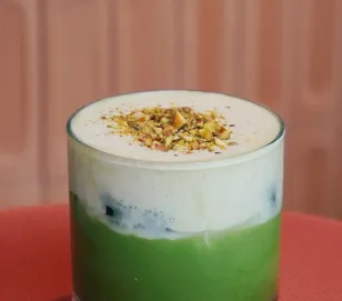 26/02 Día del pistache. Ya es más común encontrar bebidas preparadas con pistache en los cafés de NL. Aquí 5 recomendaciones alrededor de Nuevo León