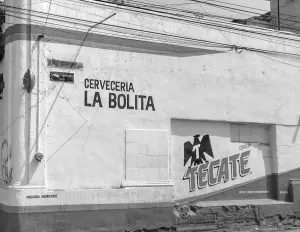 Ruta de cantinas. La Bolita: desde 1920, cervezas y caguamas baratas, ambiente bohemio y frescos realizados a mano que nadie sabe quién pintó