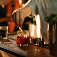 24/02 Día del bartender. Aquí 5 lugares híbridos en Monterrey que durante el día ofrecen café y por la noche se transforman en bares con cócteles de autor