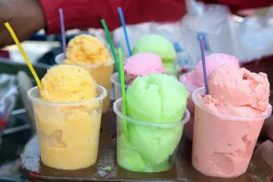 Ruta de mercados. Churubusco, anteriormente "Puente del Papa", el popular por vender herramientas y comida de todo tipo: elotes, carnitas, nieve, aguas, tacos y más