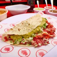 ¿Qué tienen en común las campechanas, las gringas, los piratas y los tacos gobernador? No, no es la tortilla, sino que todos fueron inventados por clientes