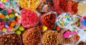 Ruta de mercados. Mercado Astros, sábados por la tarde en ESC, ropa, accesorios y mucha variedad de comida: pan de canasta, elotes, tacos y turrón estilo Guadalajara