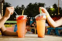 Los 'food parks' ya le ganaron a las ferias de MTY: misma comida, música en vivo, entrada gratuita y hasta juegos para niños — Gastronomía en Monterrey, Nuevo León