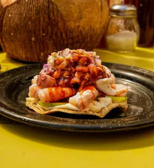 ¿Ya fuiste a Perihuete? Vanessa Sierra nos recomienda qué pedir aquí para continuar con nuestra dieta: camarón, pulpo y bastantes verduras — Gastronomía en Monterrey, Nuevo León