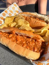¿Qué se te antoja cuando llueve? Nuestros lectores respondieron chili dogs. Aquí las 3 opciones populares con gran relación calidad-precio en ESC y SNN — Gastronomía en Monterrey, Nuevo León
